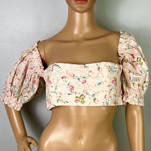 NEW WEWOREWHAT PINK FLORAL PRINT CROP TOP - Picture 2 of 10